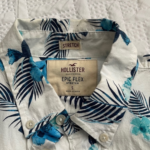 Hollister White Shirt with Blue Floral Print - Picture 2 of 4